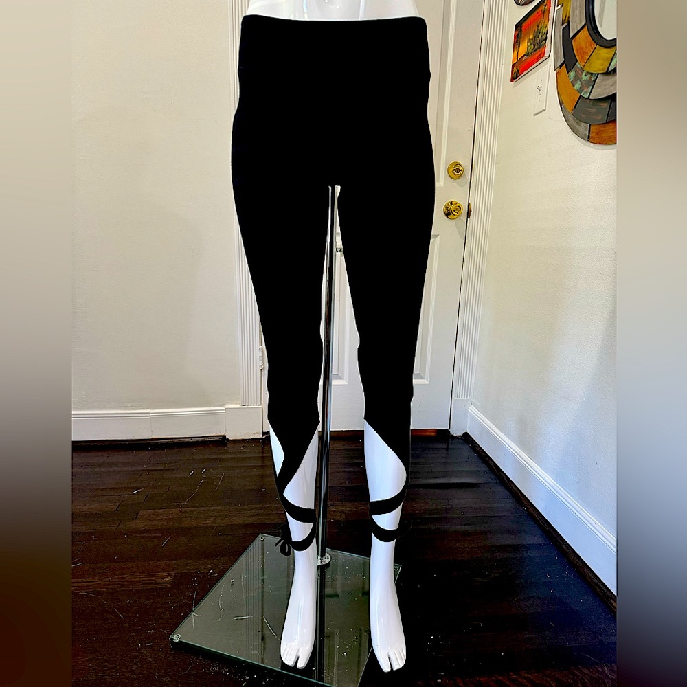 VICTORIA’S SECRET SPORT, black ballet tie leggings, size small
